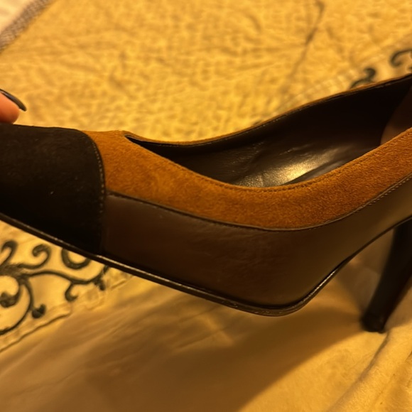 Via Spiga Brown Leather Pumps w/ Gold Suede Sides & Black Suede Toes - Picture 12 of 12